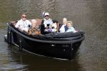 Amsterdam 17 september 2020
Ton en Hannie Veerkamp met hun zoon en vrienden aan het varen in de grachten van Amsterdam. Ze hebben een Maxima sloep