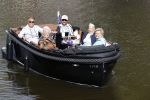 Amsterdam 17 september 2020
Ton en Hannie Veerkamp met hun zoon en vrienden aan het varen in de grachten van Amsterdam. Ze hebben een Maxima sloep