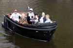 Amsterdam 17 september 2020
Ton en Hannie Veerkamp met hun zoon en vrienden aan het varen in de grachten van Amsterdam. Ze hebben een Maxima sloep