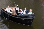 Amsterdam 17 september 2020
Ton en Hannie Veerkamp met hun zoon en vrienden aan het varen in de grachten van Amsterdam. Ze hebben een Maxima sloep