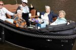 Amsterdam 17 september 2020
Ton en Hannie Veerkamp met hun zoon en vrienden aan het varen in de grachten van Amsterdam. Ze hebben een Maxima sloep