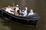 Amsterdam 17 september 2020
Ton en Hannie Veerkamp met hun zoon en vrienden aan het varen in de grachten van Amsterdam. Ze hebben een Maxima sloep