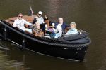 Amsterdam 17 september 2020
Ton en Hannie Veerkamp met hun zoon en vrienden aan het varen in de grachten van Amsterdam. Ze hebben een Maxima sloep