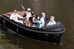 Amsterdam 17 september 2020
Ton en Hannie Veerkamp met hun zoon en vrienden aan het varen in de grachten van Amsterdam. Ze hebben een Maxima sloep