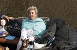 Amsterdam 17 september 2020
Ton en Hannie Veerkamp met hun zoon en vrienden aan het varen in de grachten van Amsterdam. Ze hebben een Maxima sloep
