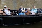 Amsterdam 17 september 2020
Ton en Hannie Veerkamp met hun zoon en vrienden aan het varen in de grachten van Amsterdam. Ze hebben een Maxima sloep