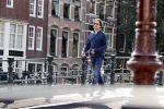 Amsterdam 13 september 2020
Hans Teeuwen op straat in het centrum van Amsterdam