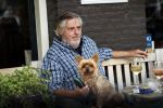 Amsterdam 23 augustus 2020
Hans v d Togt met een hondje op terras