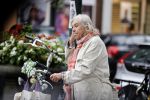 Amsterdam 25 augustus 2020
Herma Krabbe met haar fiets en been in verband op de cornelis schuytstraat.