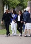 Amsterdam 23 augustus 2020
Humberto Tan met zijn vrouw Inekeen twee  van hun kinderen op het museumplein.