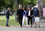 Amsterdam 23 augustus 2020
Humberto Tan met zijn vrouw Inekeen twee  van hun kinderen op het museumplein.