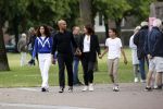 Amsterdam 23 augustus 2020
Humberto Tan met zijn vrouw Inekeen twee  van hun kinderen op het museumplein.