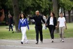 Amsterdam 23 augustus 2020
Humberto Tan met zijn vrouw Inekeen twee  van hun kinderen op het museumplein.
