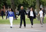 Amsterdam 23 augustus 2020
Humberto Tan met zijn vrouw Inekeen twee  van hun kinderen op het museumplein.