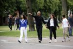 Amsterdam 23 augustus 2020
Humberto Tan met zijn vrouw Inekeen twee  van hun kinderen op het museumplein.