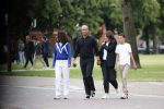 Amsterdam 23 augustus 2020
Humberto Tan met zijn vrouw Inekeen twee  van hun kinderen op het museumplein.