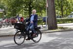Amsterdam 12 september 2020
Huub Stapel op de fiets in Amsterdam zuid