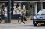 Amsterdam 19 augustus 2020
Ilse Warringa op de fiets in Amsterdam