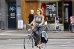 Amsterdam 19 augustus 2020
Ilse Warringa op de fiets in Amsterdam