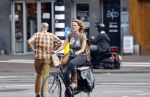 Amsterdam 19 augustus 2020
Ilse Warringa op de fiets in Amsterdam