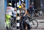 Amsterdam 19 augustus 2020
Ilse Warringa op de fiets in Amsterdam