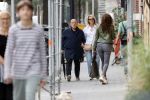 Amsterdam 22 augustus 2020
Jaap v Zweden met zijn vrouw Aaltje op straat in Amsterdam zuid