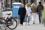 Amsterdam 22 augustus 2020
Jaap v Zweden met zijn vrouw Aaltje op straat in Amsterdam zuid