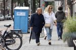 Amsterdam 22 augustus 2020
Jaap v Zweden met zijn vrouw Aaltje op straat in Amsterdam zuid