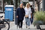 Amsterdam 22 augustus 2020
Jaap v Zweden met zijn vrouw Aaltje op straat in Amsterdam zuid