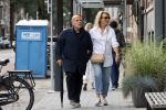 Amsterdam 22 augustus 2020
Jaap v Zweden met zijn vrouw Aaltje op straat in Amsterdam zuid