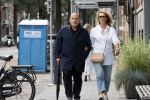 Amsterdam 22 augustus 2020
Jaap v Zweden met zijn vrouw Aaltje op straat in Amsterdam zuid