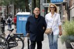 Amsterdam 22 augustus 2020
Jaap v Zweden met zijn vrouw Aaltje op straat in Amsterdam zuid