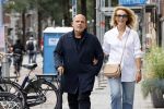 Amsterdam 22 augustus 2020
Jaap v Zweden met zijn vrouw Aaltje op straat in Amsterdam zuid
