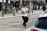 Amsterdam 19 augustus 2020
Jasper Krabbe met zijn  vriendin Annemarieke v Drimmelen en hun baby op straat in Amsterdam zuid