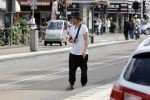 Amsterdam 19 augustus 2020
Jasper Krabbe met zijn  vriendin Annemarieke v Drimmelen en hun baby op straat in Amsterdam zuid