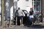 Amsterdam 19 augustus 2020
Julian Vahle met zijn vriendin Chelsey Weimar in hun Biro karretje