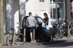 Amsterdam 19 augustus 2020
Julian Vahle met zijn vriendin Chelsey Weimar in hun Biro karretje