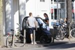 Amsterdam 19 augustus 2020
Julian Vahle met zijn vriendin Chelsey Weimar in hun Biro karretje