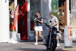 Amsterdam 19 augustus 2020
Julian Vahle met zijn vriendin Chelsey Weimar in hun Biro karretje