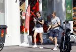 Amsterdam 19 augustus 2020
Julian Vahle met zijn vriendin Chelsey Weimar in hun Biro karretje