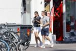 Amsterdam 19 augustus 2020
Julian Vahle met zijn vriendin Chelsey Weimar in hun Biro karretje
