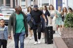 Alkmaar 15 augustus 2020
Marco Borsato arriveert bij zijn nieuwe appartement met kleding die hij bij zijn moeder heeft opgehaald. Hij heeft de afgelopen nacht voor het eerst in zijn nieuwe huis/appartement geslapen