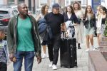 Alkmaar 15 augustus 2020
Marco Borsato arriveert bij zijn nieuwe appartement met kleding die hij bij zijn moeder heeft opgehaald. Hij heeft de afgelopen nacht voor het eerst in zijn nieuwe huis/appartement geslapen
