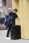 Alkmaar 15 augustus 2020
Marco Borsato arriveert bij zijn nieuwe appartement met kleding die hij bij zijn moeder heeft opgehaald. Hij heeft de afgelopen nacht voor het eerst in zijn nieuwe huis/appartement geslapen