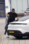 Alkmaar 15 augustus 2020
Marco Borsato arriveert bij zijn nieuwe appartement met kleding die hij bij zijn moeder heeft opgehaald. Hij heeft de afgelopen nacht voor het eerst in zijn nieuwe huis/appartement geslapen