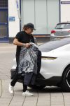 Alkmaar 15 augustus 2020
Marco Borsato arriveert bij zijn nieuwe appartement met kleding die hij bij zijn moeder heeft opgehaald. Hij heeft de afgelopen nacht voor het eerst in zijn nieuwe huis/appartement geslapen