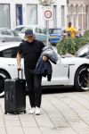 Alkmaar 15 augustus 2020
Marco Borsato arriveert bij zijn nieuwe appartement met kleding die hij bij zijn moeder heeft opgehaald. Hij heeft de afgelopen nacht voor het eerst in zijn nieuwe huis/appartement geslapen