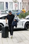Alkmaar 15 augustus 2020
Marco Borsato arriveert bij zijn nieuwe appartement met kleding die hij bij zijn moeder heeft opgehaald. Hij heeft de afgelopen nacht voor het eerst in zijn nieuwe huis/appartement geslapen