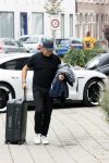 Alkmaar 15 augustus 2020
Marco Borsato arriveert bij zijn nieuwe appartement met kleding die hij bij zijn moeder heeft opgehaald. Hij heeft de afgelopen nacht voor het eerst in zijn nieuwe huis/appartement geslapen