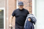 Alkmaar 15 augustus 2020
Marco Borsato arriveert bij zijn nieuwe appartement met kleding die hij bij zijn moeder heeft opgehaald. Hij heeft de afgelopen nacht voor het eerst in zijn nieuwe huis/appartement geslapen